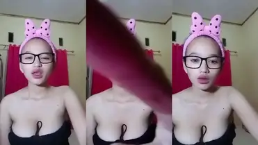 Gadis Berkacamata Semok Cantik Pasrah Kasur