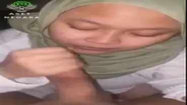 Kemesraan Ukhti Hijab Bersama Pacar Di Hotel